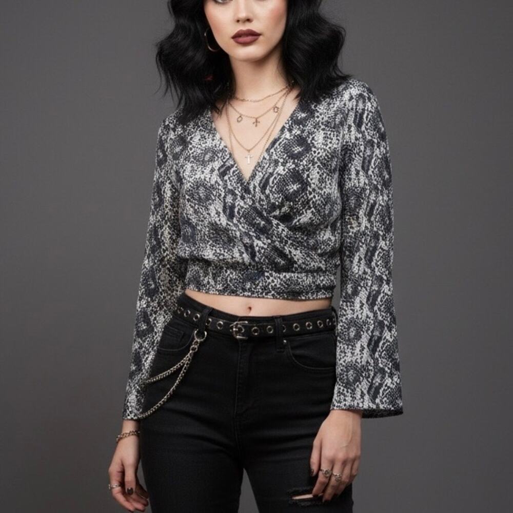 H&M‎ Crop Top Womens 4 Black Gray Snake Print Long Sleeve Y2K Punkcore Grunge